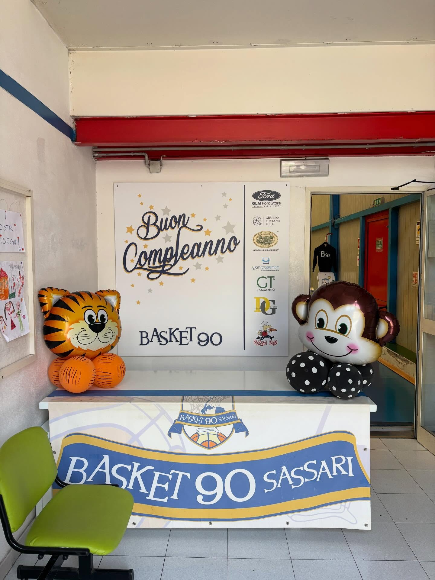 Saletta compleanni del PalaB90 GLM allestita per una festa